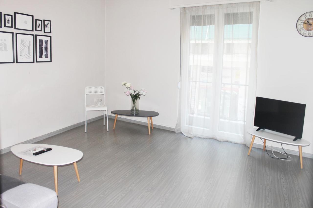 Wsd Golden Times 8 Apartment Hotel Athena Bagian luar foto